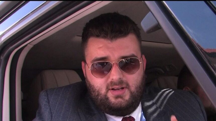 Victor Micula în centrul unui scandal! Acces ilegal la baza de date a MAI. Află detalii despre alți polițiști condamnați! 1 celebrul victor micula a luat cu executare ar fi accesat ilegal baza de date a mai vezi aici ce politisti au mai fost condamnati 68c1b37e349d3