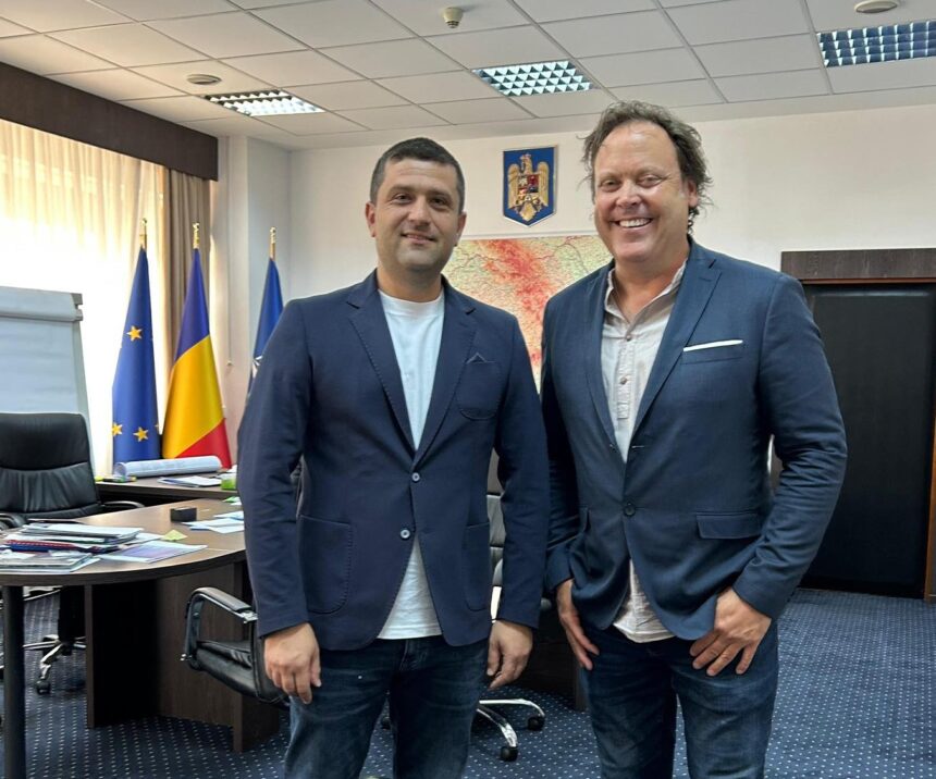 Charlie Ottley, susținător al României, în căutarea cetățeniei: O surpriză la Ministerul Economiei 1 charlie ottley jurnalistul britanic care promoveaza romania in asteptarea cetateniei vizita neanuntata la ministerul economiei 68c4ff40d5742