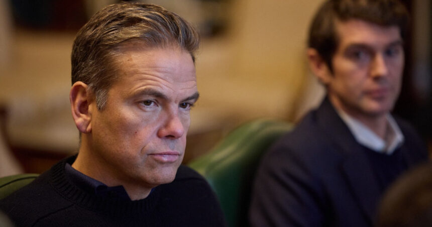 Descoperă-l pe Lachlan: moștenitorul real al imperiului lui Rupert Murdoch și eroul din „Succesiunea”, purtătorul „cheii de aur” a dreptei! 1 cine e lachlan invingatorul din succesiunea lui rupert murdoch din viata reala care mosteneste cheia de aur a imperiului dreptei 68d0cc17e0705