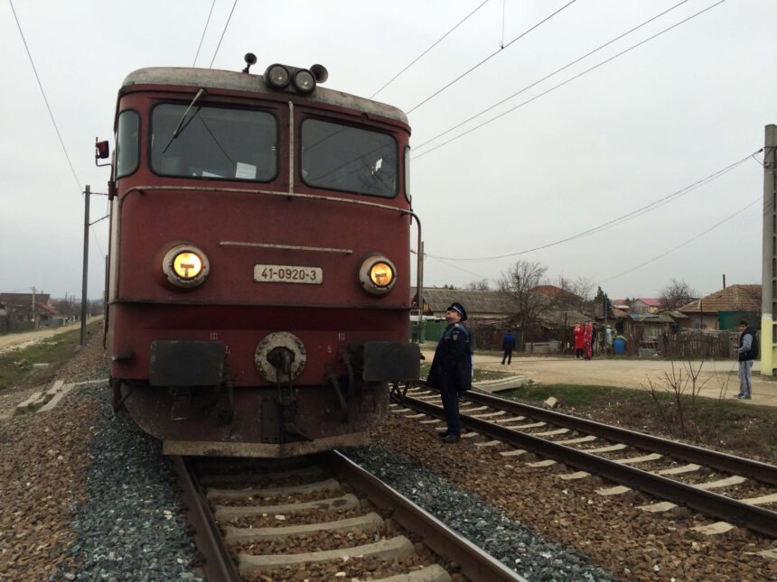 Trenurile blocate temporar pe ruta Constanța - București din cauza unui incendiu de vegetație 1 circulatia trenurilor oprita temporar intre constanta si bucuresti din cauza unui incendiu de vegetatie 68bf0523b708b