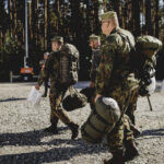 Înghesuială la sesiuni de pregătire militară în Polonia. Reacții disperate din cauza temerilor legate de o posibilă agresiune rusească. 2 coada la antrenamentele militare voluntare din polonia gesturi disperate de teama unei agresiuni a rusiei 68c5674200de5