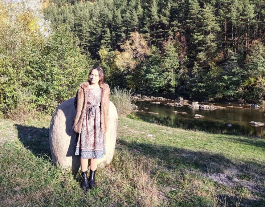 Cotu Văii își ia rămas bun de la învățătoarea și presbitera Elena Corina Diaconu, o lumină a comunității. 1 comunitatea din cotu vaii comuna albesti deplange trecerea in nefiinta a presbiterei invatatoarea elena corina diaconu 68b735b2c950a