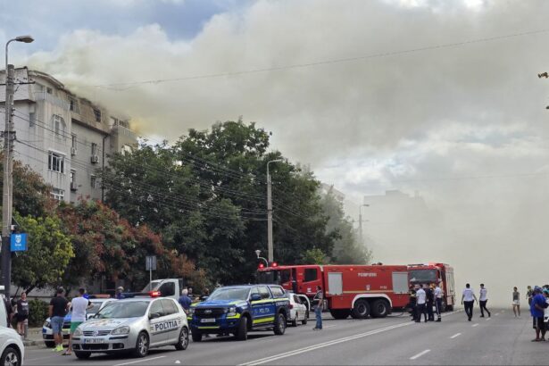 constanta autobuzele liniilor 102 si 13 circula deviat din cauza incendiului de la mansarda blocului de pe strada soveja 68c6de98424d5