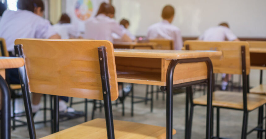 Viziunea românilor asupra educației la debutul anului școlar și provocările întâmpinate (sondaj INSCOP) 1 cum percep romanii educatia la inceputul anului scolar si care sunt principalele dificultati semnalate sondaj inscop 68c3f50983916
