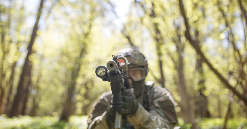 „Ordin mortal: Comandant rus interceptat cerând eliminarea soldaților fugiți de la front” 1 daca cineva fuge impuscati l comandat rus interceptat in timp ce ordona executia soldatilor care isi parasesc pozitiile 68d77fe5e5909