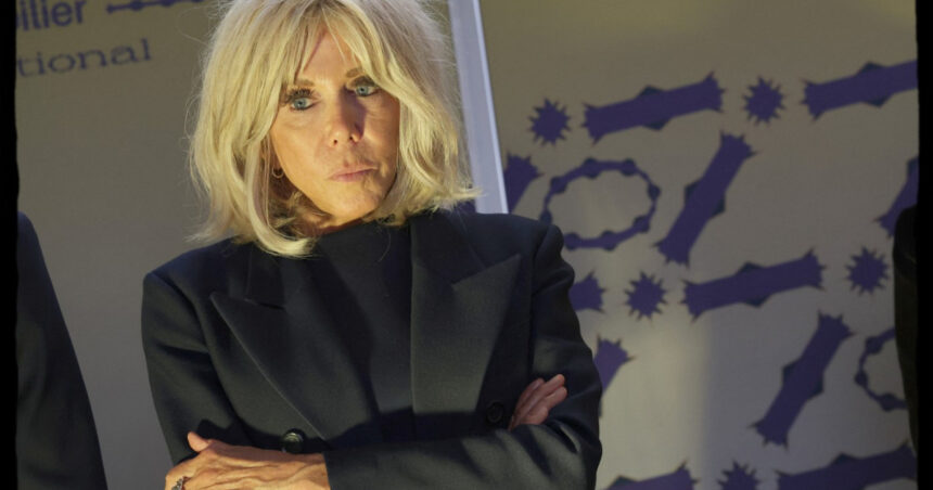 Motivul pentru care Brigitte Macron trebuie să dovedească feminitatea sa în disputa legală cu influencerița Candance Owens 1 de ce brigitte macron trebuie sa furnizeze dovezi ca e femeie in procesul sau de calomnie impotriva influenceritei candance owens 68ceb230c4405