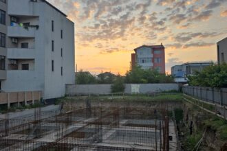 definitiv bloc in constructie din palazu mare cu autorizatia suspendata de judecatori pana la terminarea procesului pentru anularea ei 68d4292030970