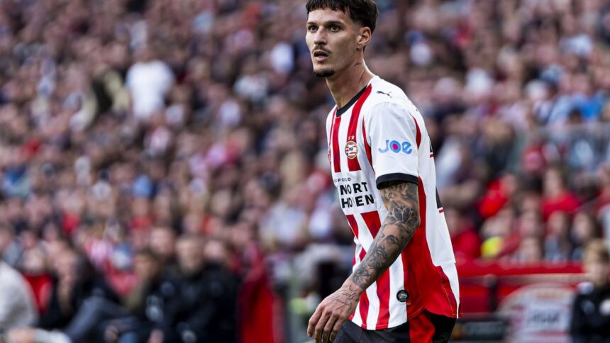 Dennis Man a avut o apariție fulger în Champions League cu PSV! Iată ce s-a petrecut imediat după intrarea sa pe teren! 1 dennis man a jucat 13 minute in champions league cu psv ce s a intamplat fix cand a intrat pe teren 68c9b0fe29e46