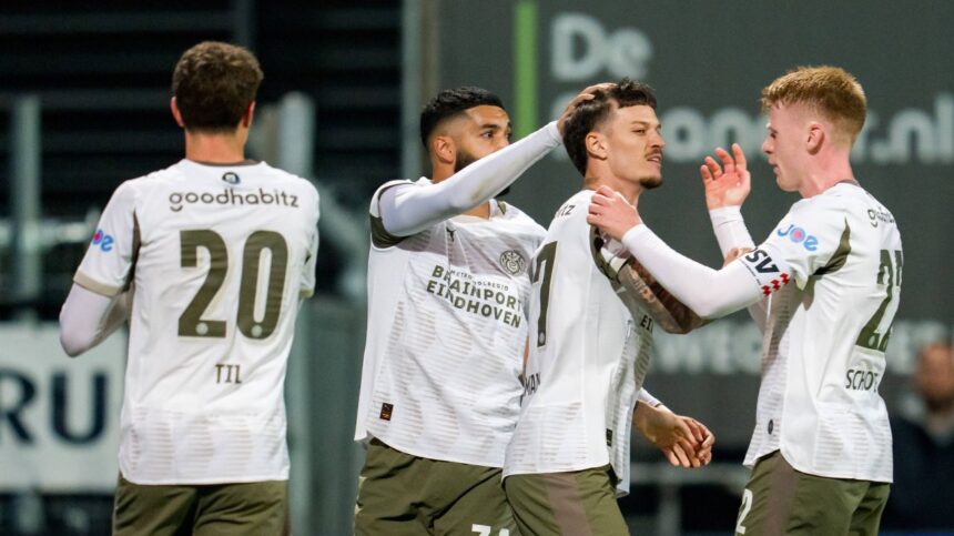 Dennis Man a impresionat antrenorul de la PSV! Declarațiile lui Peter Bosz despre pasa de geniu a românului 1 dennis man l a cucerit pe antrenorul lui psv ce a spus peter bosz dupa pasa decisiva a romanului 68d8f9e5141ca
