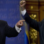 Donald Trump lansează din nou avertismente la adresa Venezuelei: „Veți suporta consecințe uriașe”. Care sunt motivele tensiunilor între SUA și conducerea lui Maduro? 3 donald trump ameninta din nou venezuela veti plati un pret incalculabil care este marul discordiei dintre sua si regimul maduro 68cefc157ab19