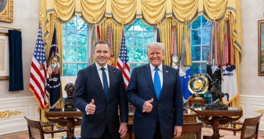 donald trump i a trimis o scrisoare misterioasa lui karol nawrocki 68ca9a927fa16