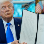 Donald Trump dezvăluie „viza strălucitoare” de un milion de dolari: „Va transforma totul într-un succes colosal” 3 donald trump lanseaza viza de aur pentru un milion de dolari va fi un succes imens 68ce48b8de8d6
