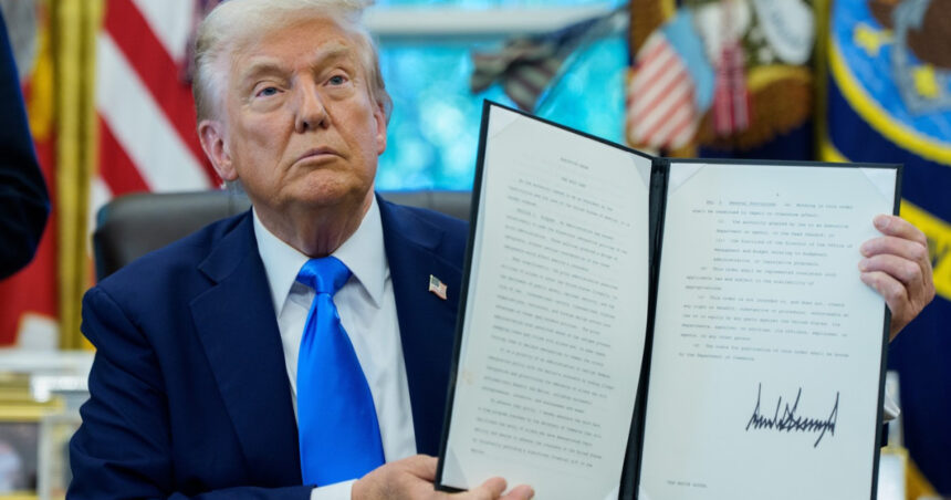 Donald Trump dezvăluie „viza strălucitoare” de un milion de dolari: „Va transforma totul într-un succes colosal” 1 donald trump lanseaza viza de aur pentru un milion de dolari va fi un succes imens 68ce48b8de8d6
