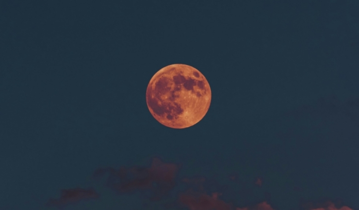 O seară magică sub semnul eclipselor: Luna se va ascunde complet! 1 eclipsa totala de luna in aceasta seara 68bd2a99dac6d