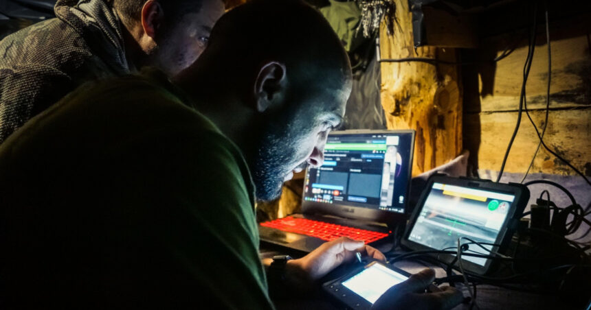 „Revoluția dronelor: Impactul tehnologiei asupra tacticii și logisticii în conflictul din Ucraina” 1 este un razboi al dronelor acum cum reuseste tehnologia sa schimbe tacticile si logistica pe frontul din ucraina 68bbec5849adb