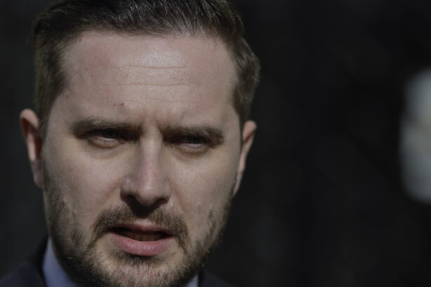 exclusiv cati angajati din primaria capitalei ar pleca daca guvernul adopta reducerea posturilor din administratie 68b57bb216622