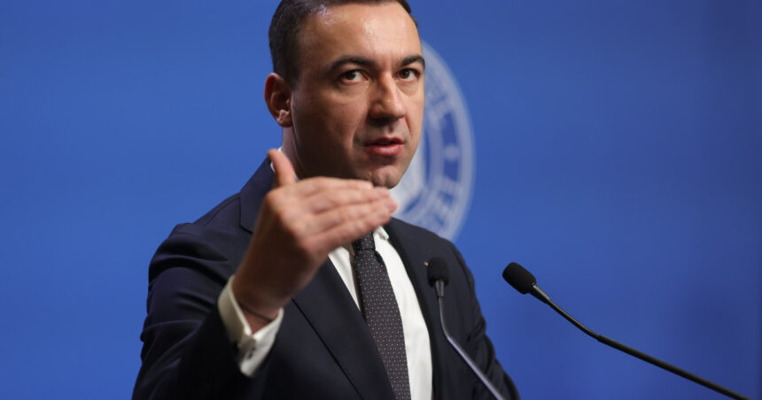 Ministrul Ivan, în urma creșterii vertiginoase a facturilor la electricitate: 530.000 de cetățeni au solicitat vouchere. Care este situația gazelor și a lemnelor de foc? 1 exclusiv ministrul ivan dupa explozia facturilor la curent 530 mii de oameni au cerut voucherele ce se intampla cu gazele si lemnele de foc 68cc248354201