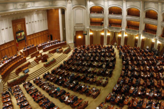 exclusiv parlamentul cheltuie 1 milion e cu angajatii alesilor lunar peste 1 000 de consilieri si soferi la 464 de senatori si deputati 68c422d4c92a7