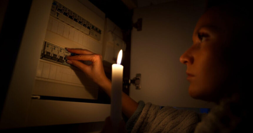 România sub amenințarea unui blackout: Bogdan Ivan atrage atenția asupra închiderii centralelor pe cărbune și anunță discuții cu CE 1 exclusiv romania risca un blackout daca inchide centralele pe carbune avertizeaza bogdan ivan ministrul anunta negocieri cu ce 68cc1a3582663