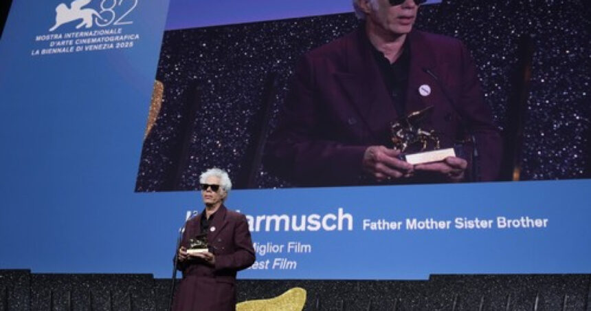 Festivalul de Film de la Veneția: „Father Mother Sister Brother” a obținut Leul de Aur. Iată cine sunt învingătorii! 1 festivalul de film de la venetia father mother sister brother a castigat leul de aur lista castigatorilor 68caf1129ffd9