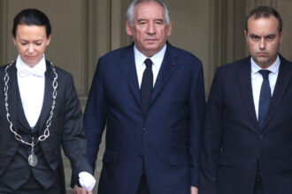 fitch a retrogradat ratingul frantei la cel mai scazut nivel inregistrat vreodata bayrou da vina pe elitele care neaga adevarul 68c5350162917