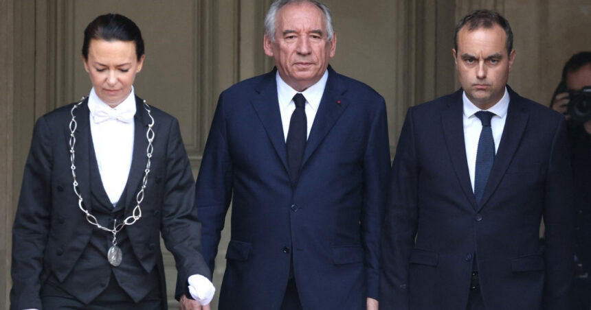 Fitch reduce ratingul Franței la un minim istoric, iar Bayrou acuză „elitele” că ignoră realitatea. 1 fitch a retrogradat ratingul frantei la cel mai scazut nivel inregistrat vreodata bayrou da vina pe elitele care neaga adevarul 68c5350162917