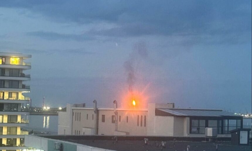 Incendiu de amploare și nori de fum în regiunea Năvodari – Corbu. Mesajul autorităților de mediu din Constanța 1 flacara uriasa si fum gros in zona navodari corbu ce transmit reprezentantii garzii de mediu constanta 68d0225c4cced