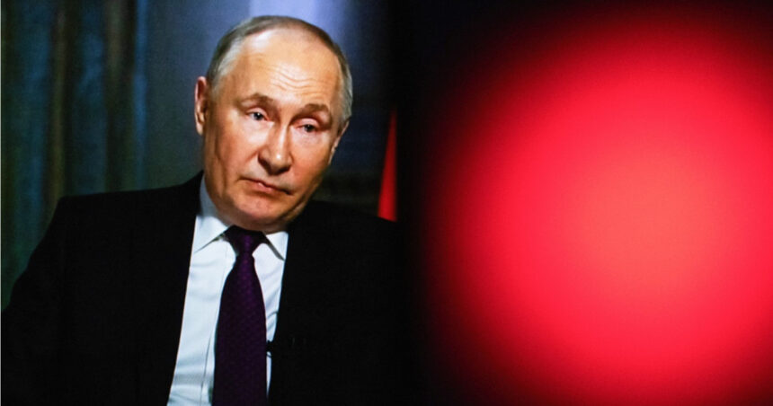Ex-ambasador american la București: „Observ multe asemănări între acțiunile lui Putin și cele ale lui Hitler din 1938” 1 fost ambasador sua la bucuresti eu vad multe paralele intre ce face putin acum si ce facea hitler in 1938 68d1a62090964