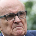 Rudy Giuliani, ex-primarul New York-ului și apărător al lui Trump, implicat într-un accident rutier! 3 fostul primar al new york ului si avocat al lui trump rudy giuliani a fost ranit intr un accident de masina 68b52ab169b24