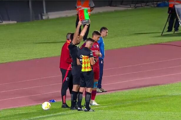 fotbalistul pentru care gigi becali a platit peste doua milioane de euro a debutat la steaua marea rivala a lui fcsb 68d2e0fe382e1