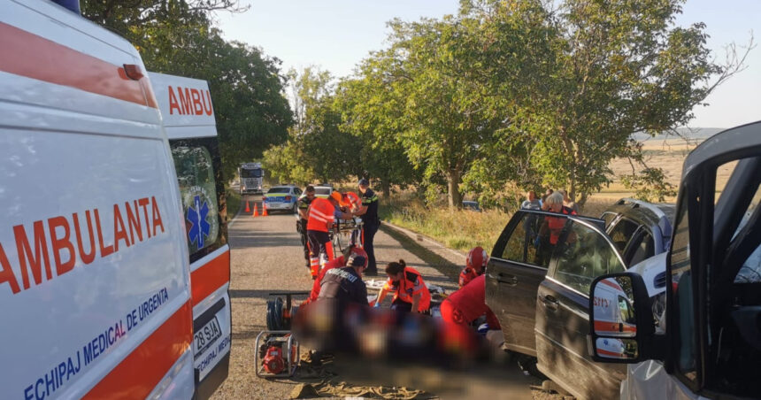 Accident devastator pe DN24C, în Botoșani: 21 de persoane afectate, 3 primesc îngrijiri de urgență. Plan Roșu de Intervenție mobilizat! 1 foto accident grav pe dn24c in botosani 21 persoane implicate 3 sunt resuscitate la fata locului planul rosu de interventie activat 68b7d85615436
