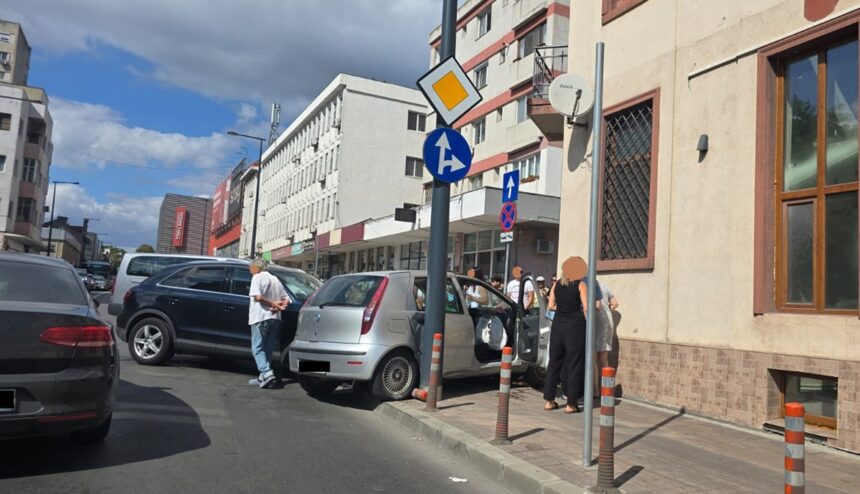 Incident surprinzător în inima Constanței, lângă Tomis Mall: Un copil a necesitat îngrijiri medicale 1 foto accident in centrul constantei langa tomis mall un copil a ajuns la spital 68ce9562ede27