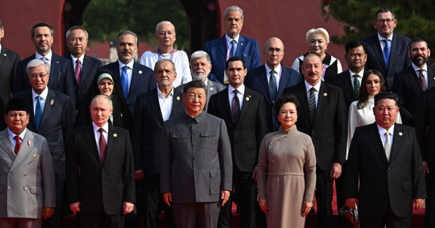 Adrian Năstase și Viorica Dăncilă, alături de liderii autoritari ai lumii: Xi Jinping, Vladimir Putin și Kim Jong Un 1 foto adrian nastase si viorica dancila s au fotografiat alaturi de dictatorii lumii xi jinping vladimir putin si kim jong un 68b7e9ef5337b