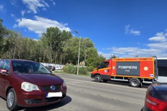 foto alerta la iesirea din costanta spre ovidiu pompierii intervin cu autospecialele de stingere si cele de prima interventie si comanda 68cd402109763