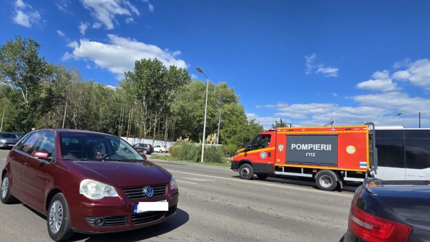Intervenție de urgență pe drumul dintre Costanța și Ovidiu! Pompierii mobilizați cu echipamentele necesare pentru stingerea incendiilor și salvarea rapidă 1 foto alerta la iesirea din costanta spre ovidiu pompierii intervin cu autospecialele de stingere si cele de prima interventie si comanda 68cd402109763