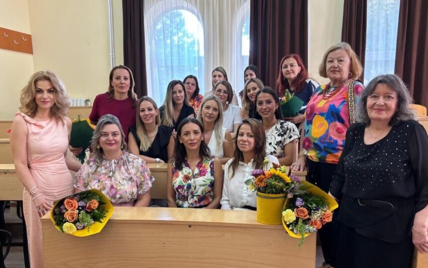 Reîntâlnire emoționantă: Absolvenții promoției 2005 de la Colegiul Național Pedagogic Constantin Brătescu din Constanța revizitează amintirile după două decenii 1 foto amintiri dupa 20 de ani absolventii colegiului national pedagogic constantin bratescu constanta promotia 2005 s au reintos in banci 68bd24c688594