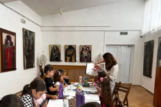 foto atelier de creatie la muzeul de arta constanta copiii au explorat grafica si emotiile prin desen 68d0f562b79c4