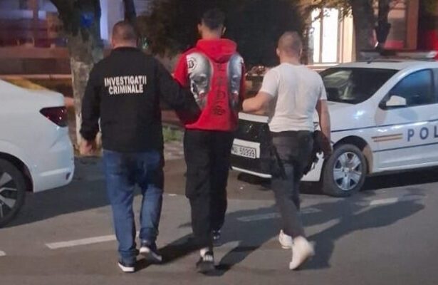 foto au fost retinuti cei trei batausi din ostrov care au bagat un tanar in spital 68d3d07f01ebd