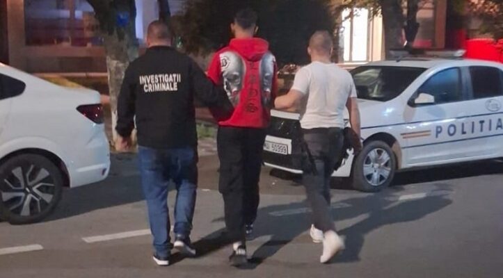 Tinerii agresori din Ostrov, reținuți după ce au lăsat un băiat în spital! 1 foto au fost retinuti cei trei batausi din ostrov care au bagat un tanar in spital 68d3d07f01ebd