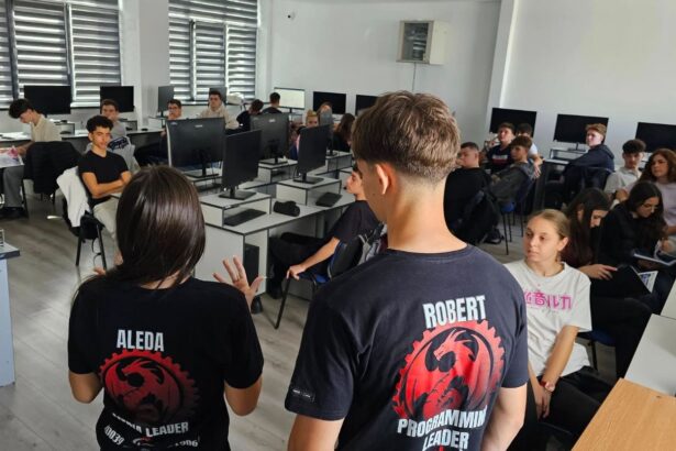 foto clubul de robotica al liceului teoretic nicolae balcescu din medgidia a dat startul activitatilor stem 68d8fe0148613