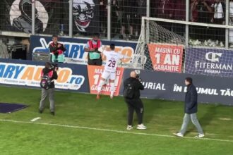 foto dulce impacare alex dobre a ramas singur cu fanii lui rapid la finalul meciului de la ploiesti ce a facut fotbalistul 68d843136f04d