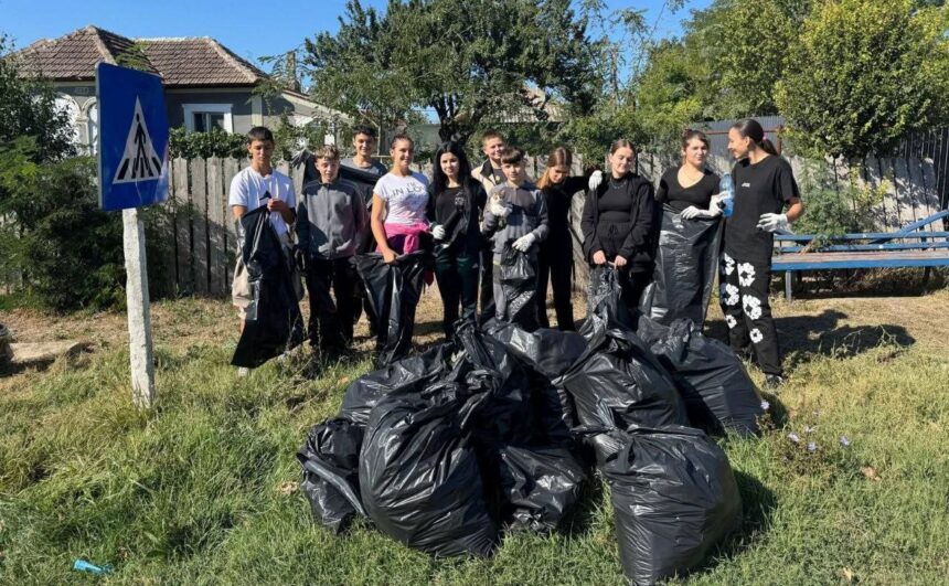 Elevii din Gârliciu s-au unit admirabil de Ziua Curățeniei Naționale pentru un mediu mai sănătos! 1 foto elevii din comuna garliciu s au mobilizat exemplar de ziua de curatenie nationala pentru un mediu mai curat 68cee28571bd0