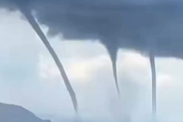 foto fenomen meteorologic la marea neagra mai multe trombe puternice au fost surprinse de localnici 68cffbe0e2227