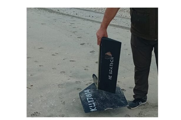 foto fragmente de drona pe plaja vadu gasite intr o actiune de ecologizare 68cc202a5d91d