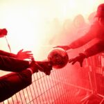 "Momente de neuitat la Paris! Dembele sărbătorește câștigarea Balonului de Aur alături de fanii săi pasionați" 3 foto imaginea serii la paris dembele a luat balonul de aur si l a dus direct in mijlocul ultrasilor 68d23f5cb80f8