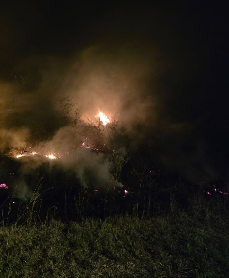 Pajiștile în flăcări: Nouă focare de vegetație identificate între Canlia și Dervent pe o întindere de 30 de hectare 1 foto incendiu de vegetatie intre canlia si dervent noua focare descoperite pe o suprafata de 30 de hectare 68d4d14e0f91f