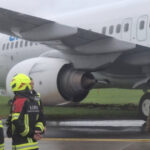 Aterizare eșuată în Polonia: Un avion a deraiat de pe pistă! 2 foto incident aviatic in polonia un avion a ratat aterizarea si a iesit de pe pista 68c7174cd6fa6