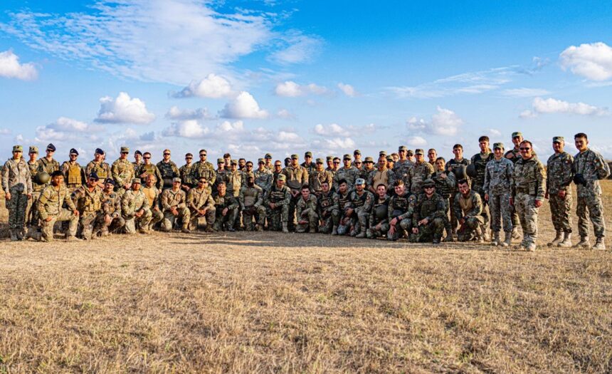 Antrenament internațional intens cu focuri pentru combaterea în mediul urban, desfășurat în Baza 57 Aeriană Mihail Kogălniceanu 1 foto instruire multinationala cu trageri pentru lupta urbana in baza 57 aeriana de la mihail kogalniceanu 68c57e6c6948e
