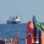 Salvarea spectaculoasă pe ape: un marinar sirian în brațele echipajului ARSVOM 3 foto interventie rapida pe apa un marinar sirian a fost salvat de echipajul unei navei arsvom 68b715f8bccb1