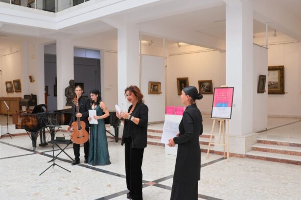 foto muzeul de arta constanta a gazduit finisajul bienalei nationale de pictura cosmin paulescu a castigat premiul i pentru lucrarea taurul galben 68da8ee7d7c01